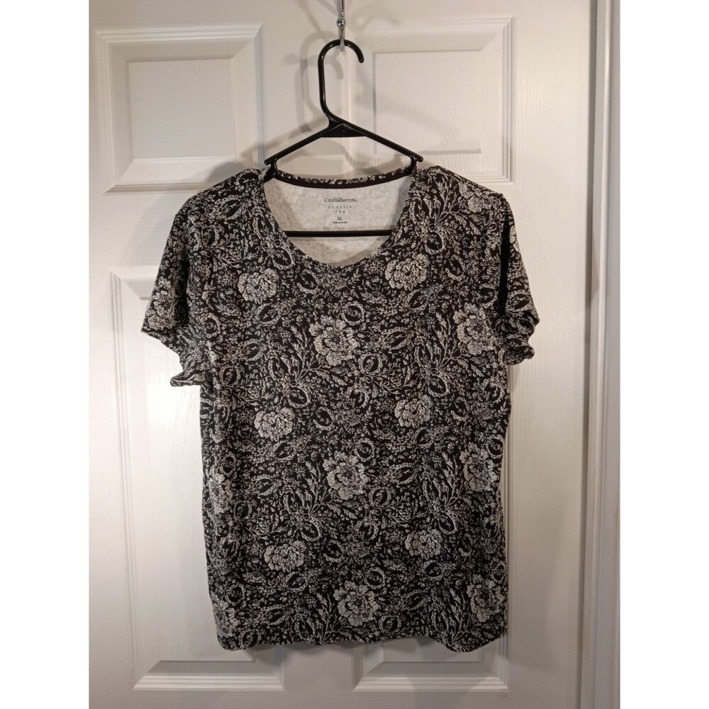 Croft & Barrow Classic Tee Size XL Black And White Floral Short Sleeve